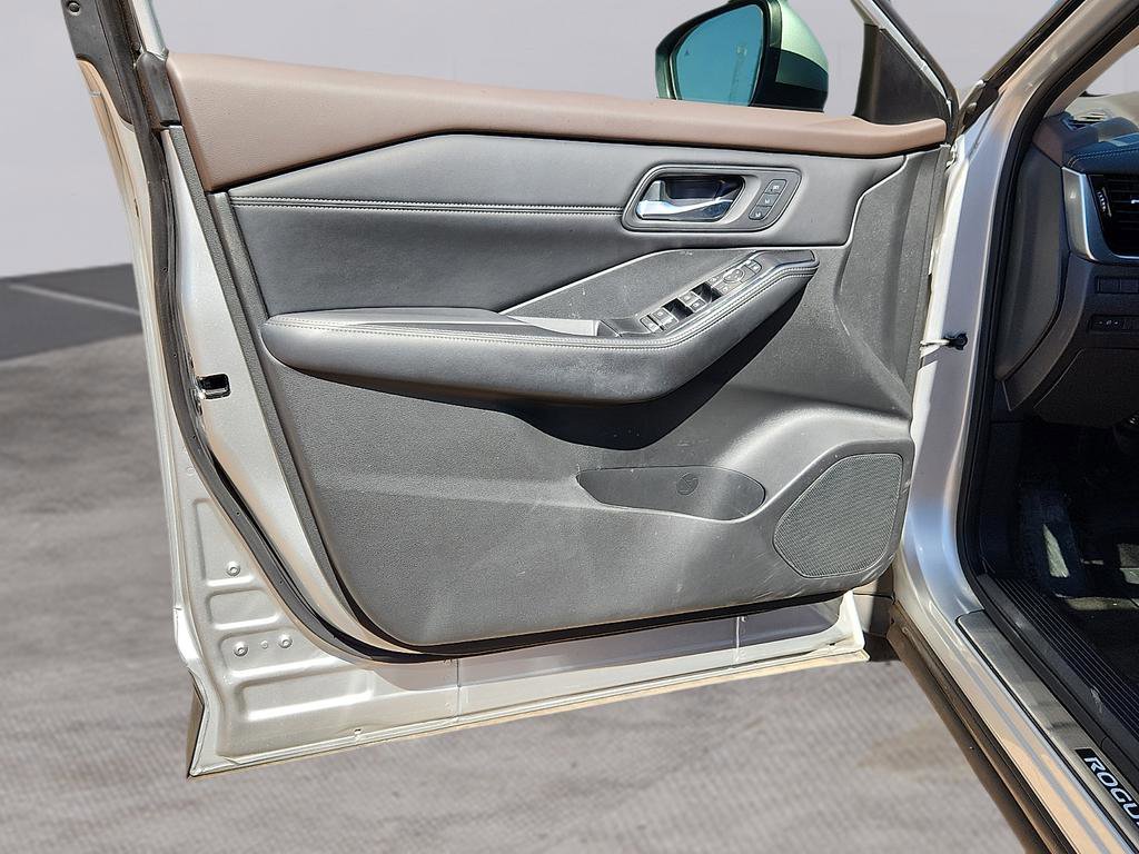 Used 2023 Nissan Rogue SL w/ SL Premium Package image 14