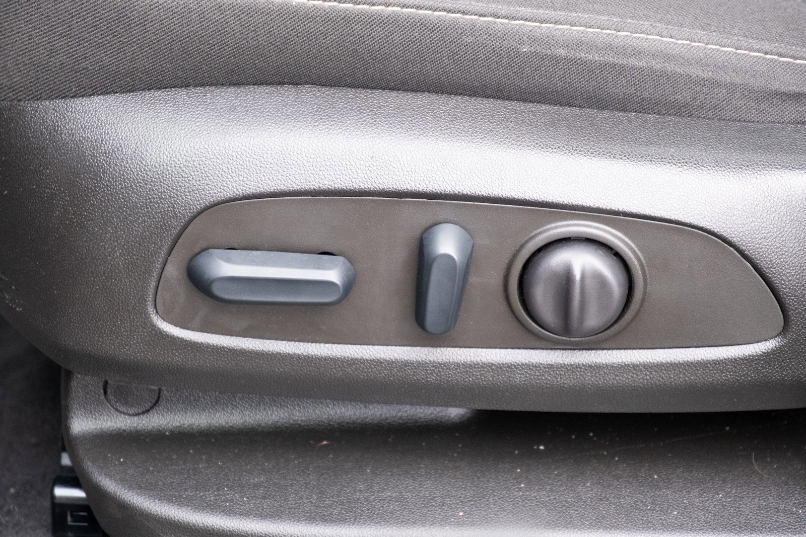 Used 2022 GMC Acadia SLE image 12