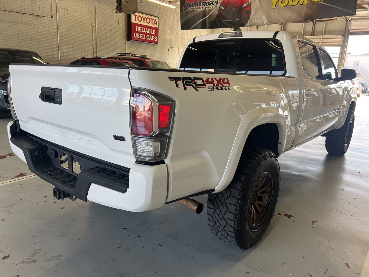 Used 2020 Toyota Tacoma TRD Sport AWD/4WD image 3