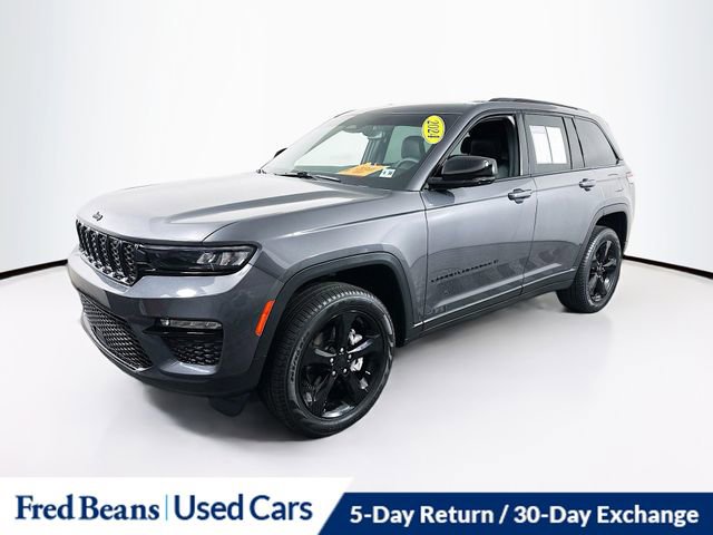 Used 2024 Jeep Grand Cherokee Limited w/ Black Appearance Package image 4
