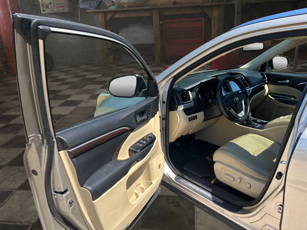 Used 2015 Toyota Highlander Limited Platinum AWD/4WD image 17