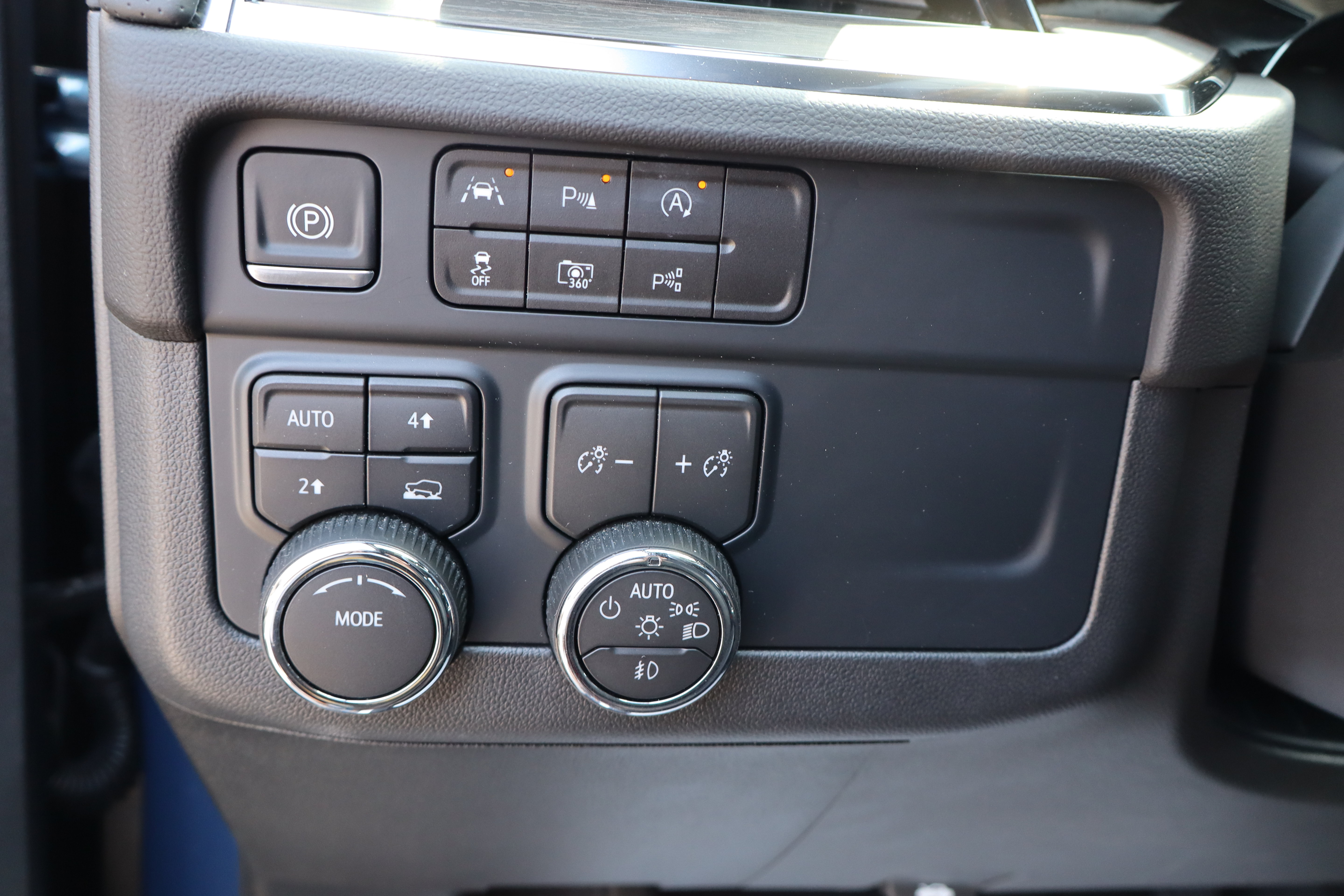 Used 2025 Chevrolet Tahoe Premier w/ LPO, Illumination Package AWD/4WD image 20