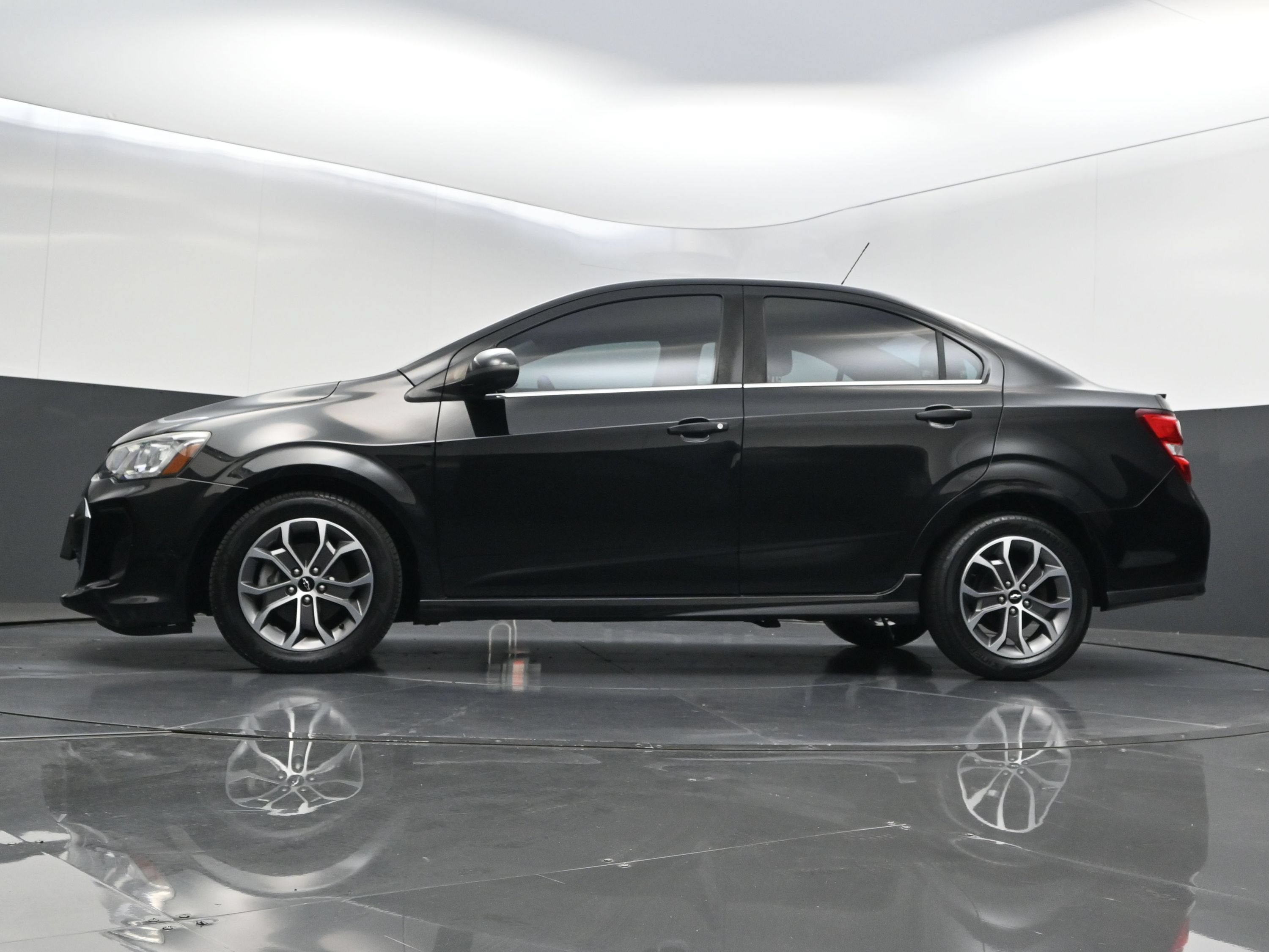 Used 2020 Chevrolet Sonic LT FWD image 39