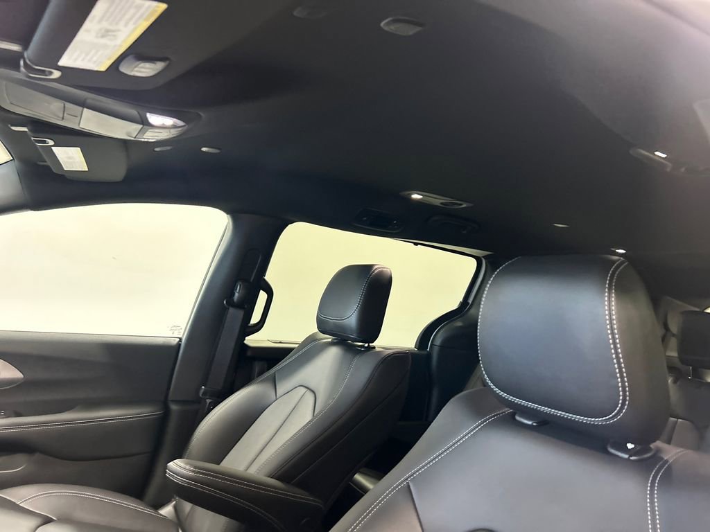 New 2026 Chrysler Pacifica Select image 26