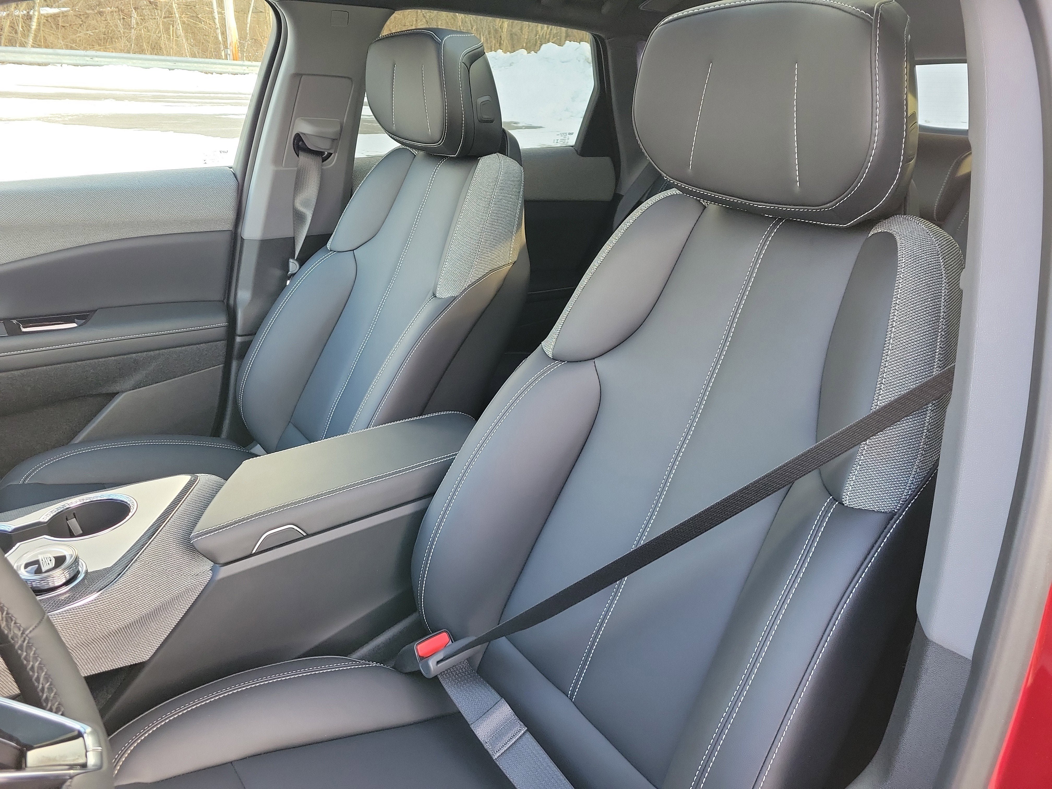 New 2026 Cadillac Optiq Sport 1 w/ LPO, Floor Liner Package AWD/4WD image 4