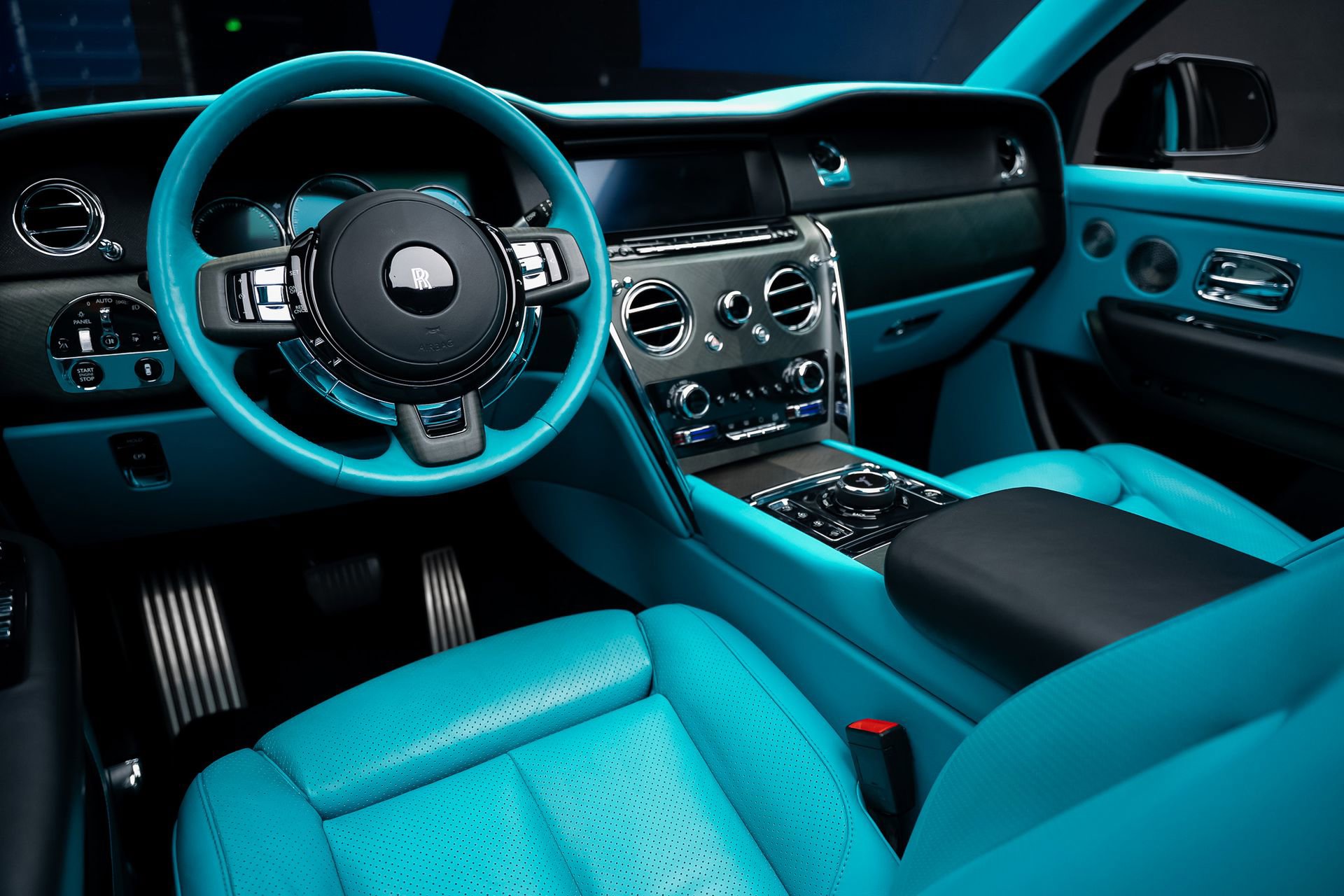 Used 2019 Rolls-Royce Cullinan AWD/4WD image 2