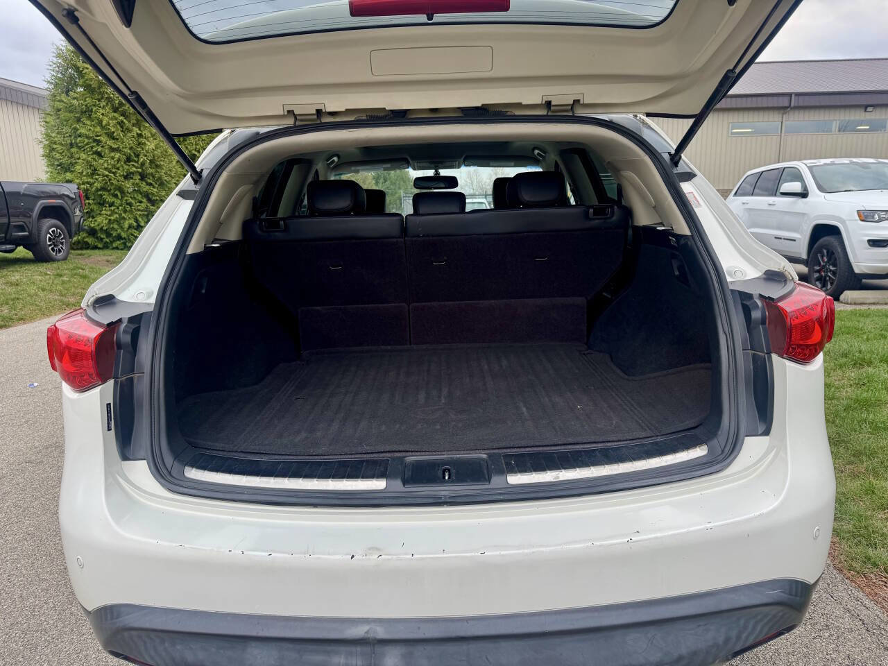 Used 2010 INFINITI FX35 AWD w/ Navigation Pkg image 11