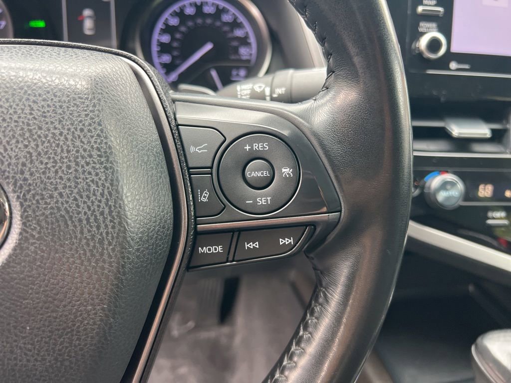 Used 2022 Toyota Camry SE FWD image 16