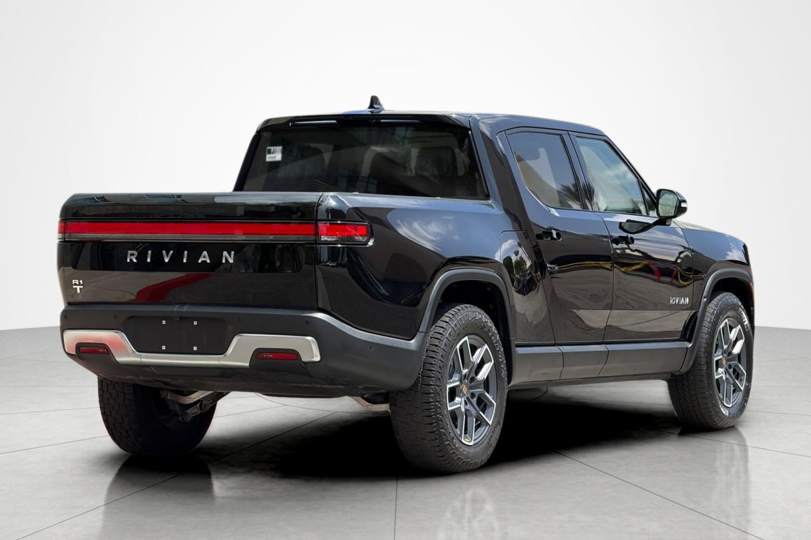 Used 2024 Rivian R1T Adventure AWD/4WD image 5