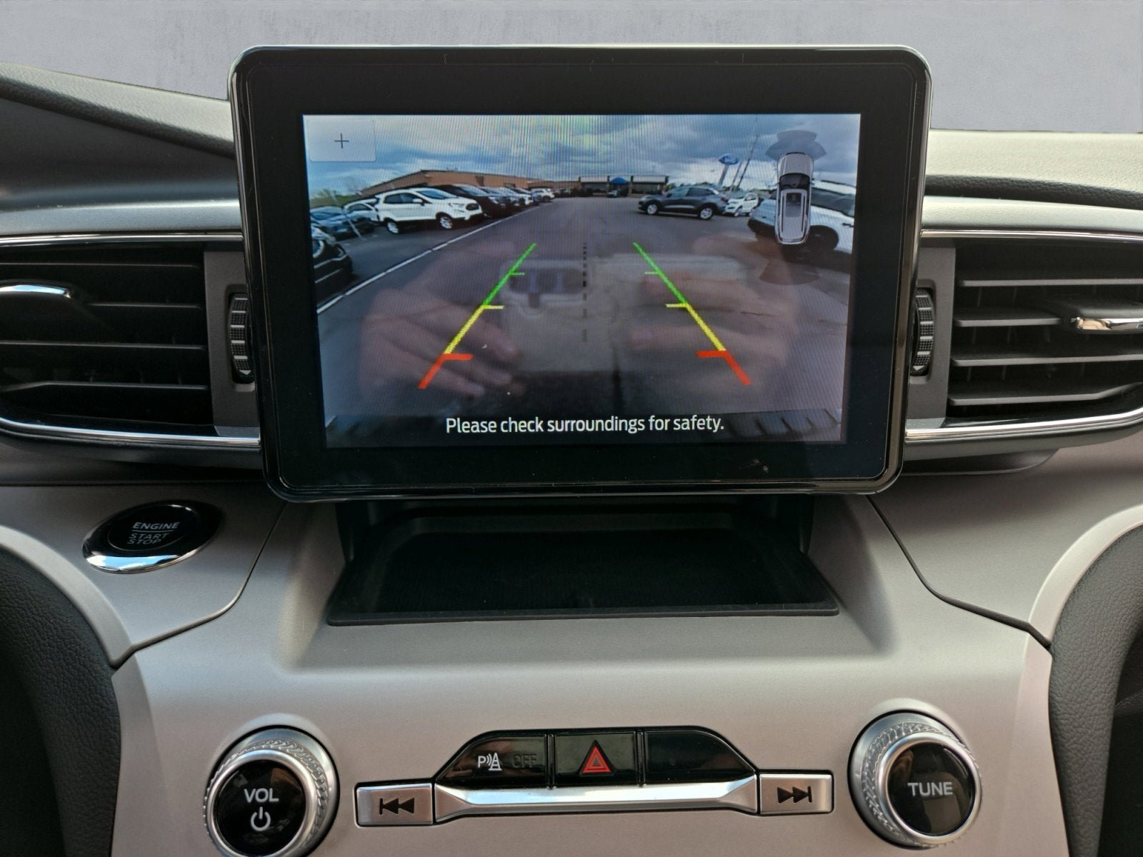Used 2024 Ford Explorer XLT w/ Equipment Group 202A AWD/4WD image 19