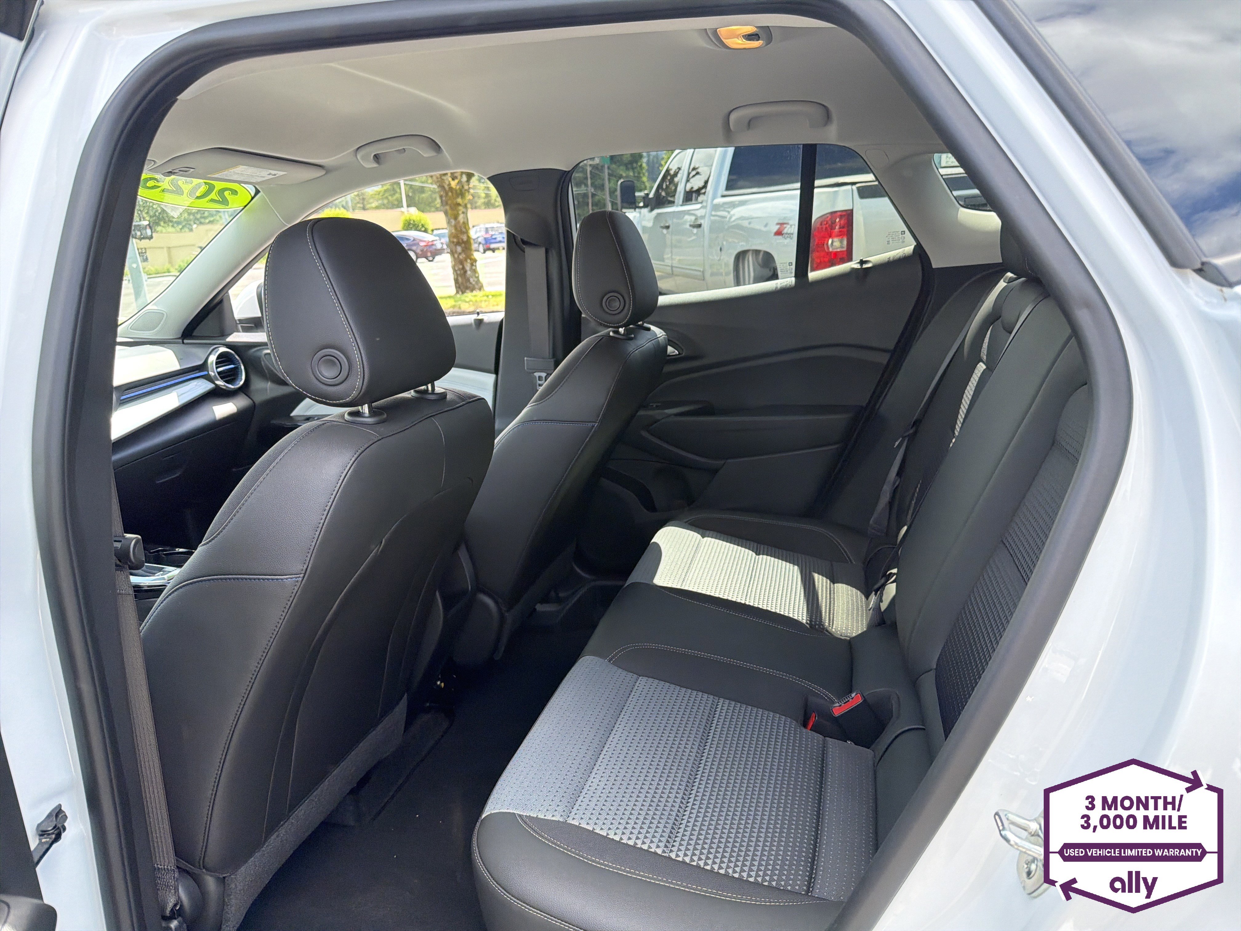 Used 2025 Chevrolet Trax LT w/ Driver Confidence Package FWD image 11