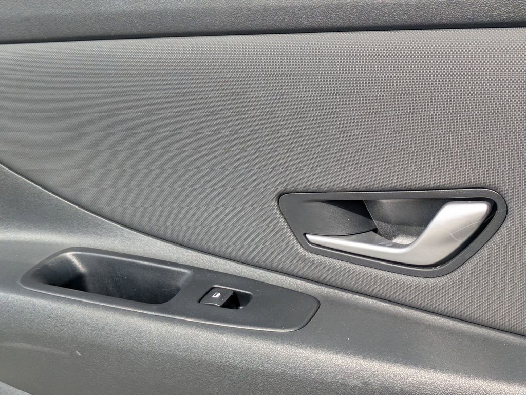 Used 2025 Hyundai Elantra Limited FWD image 23
