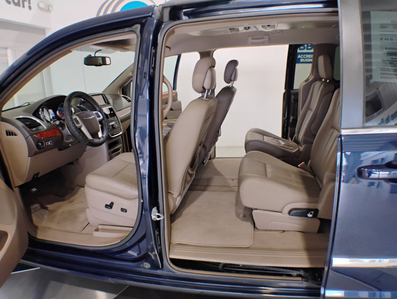 Used 2016 Chrysler Town & Country Touring image 65