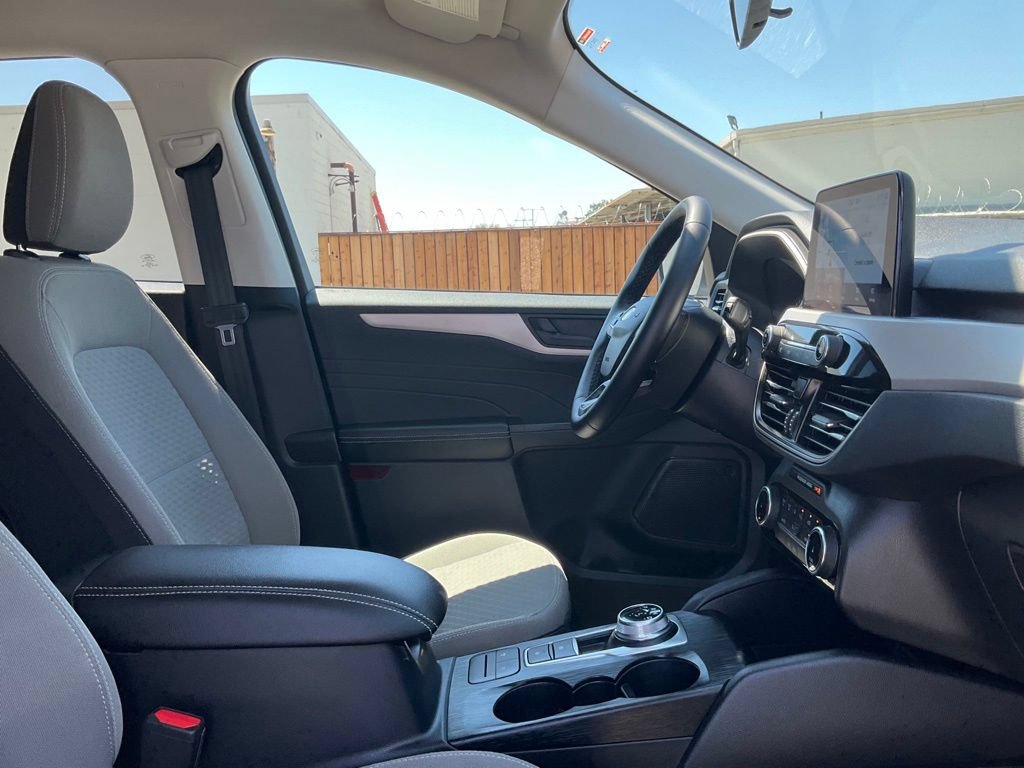 Used 2022 Ford Escape SE w/ SE Sport Appearance Package FWD image 33