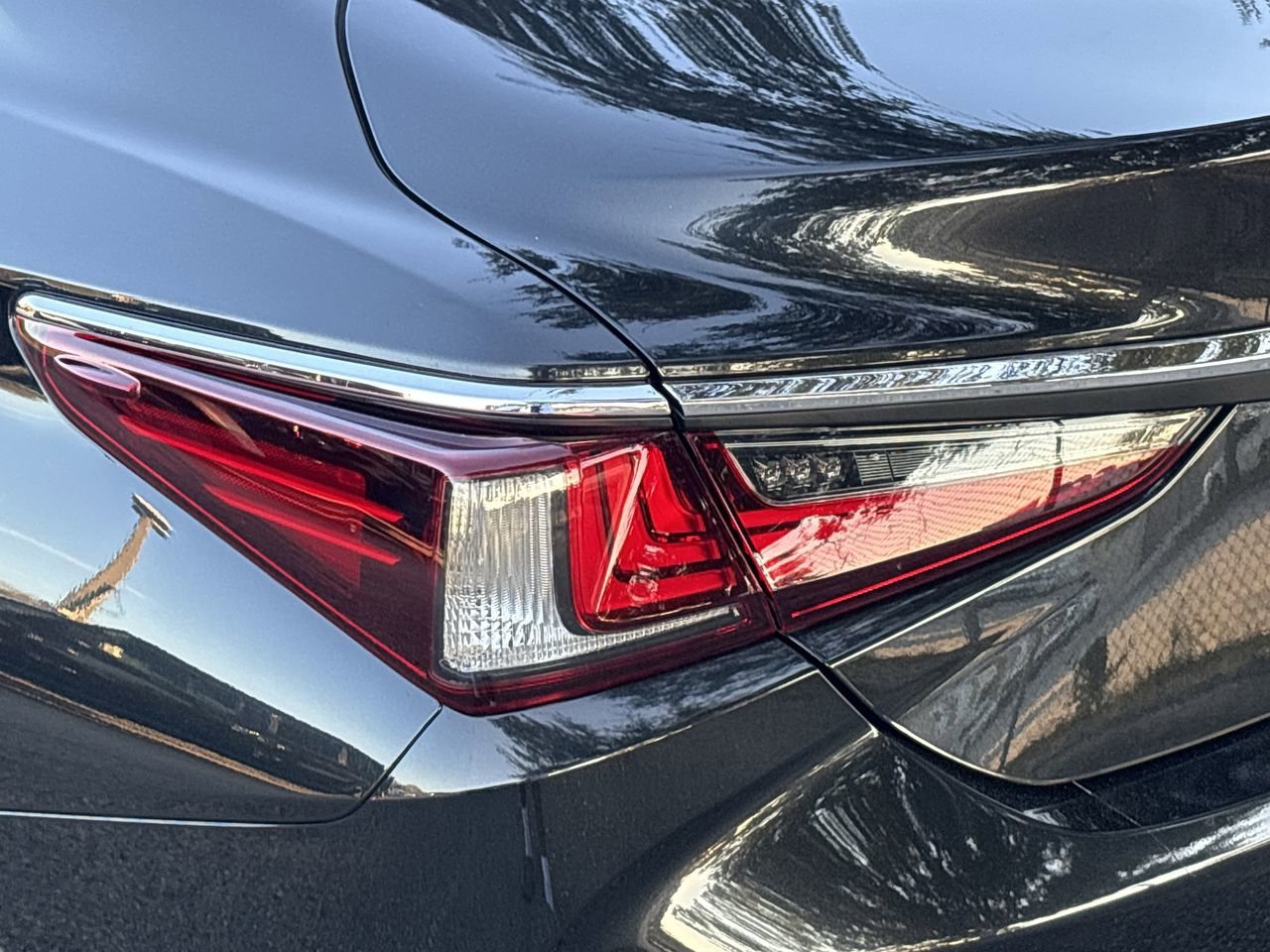 Used 2021 Lexus ES 350 w/ Premium Package image 7