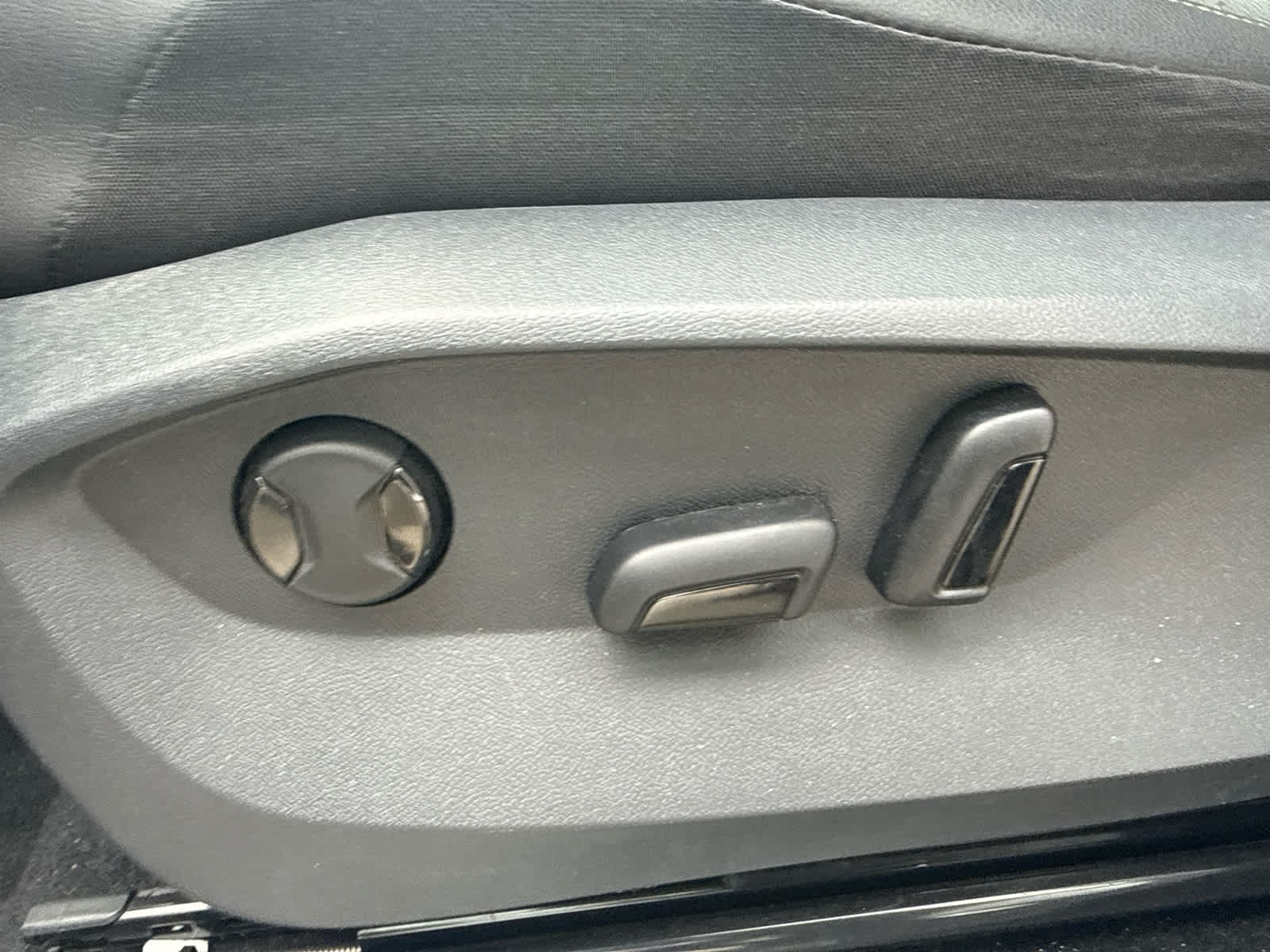 Certified 2023 Volkswagen Tiguan SE R-Line FWD image 18
