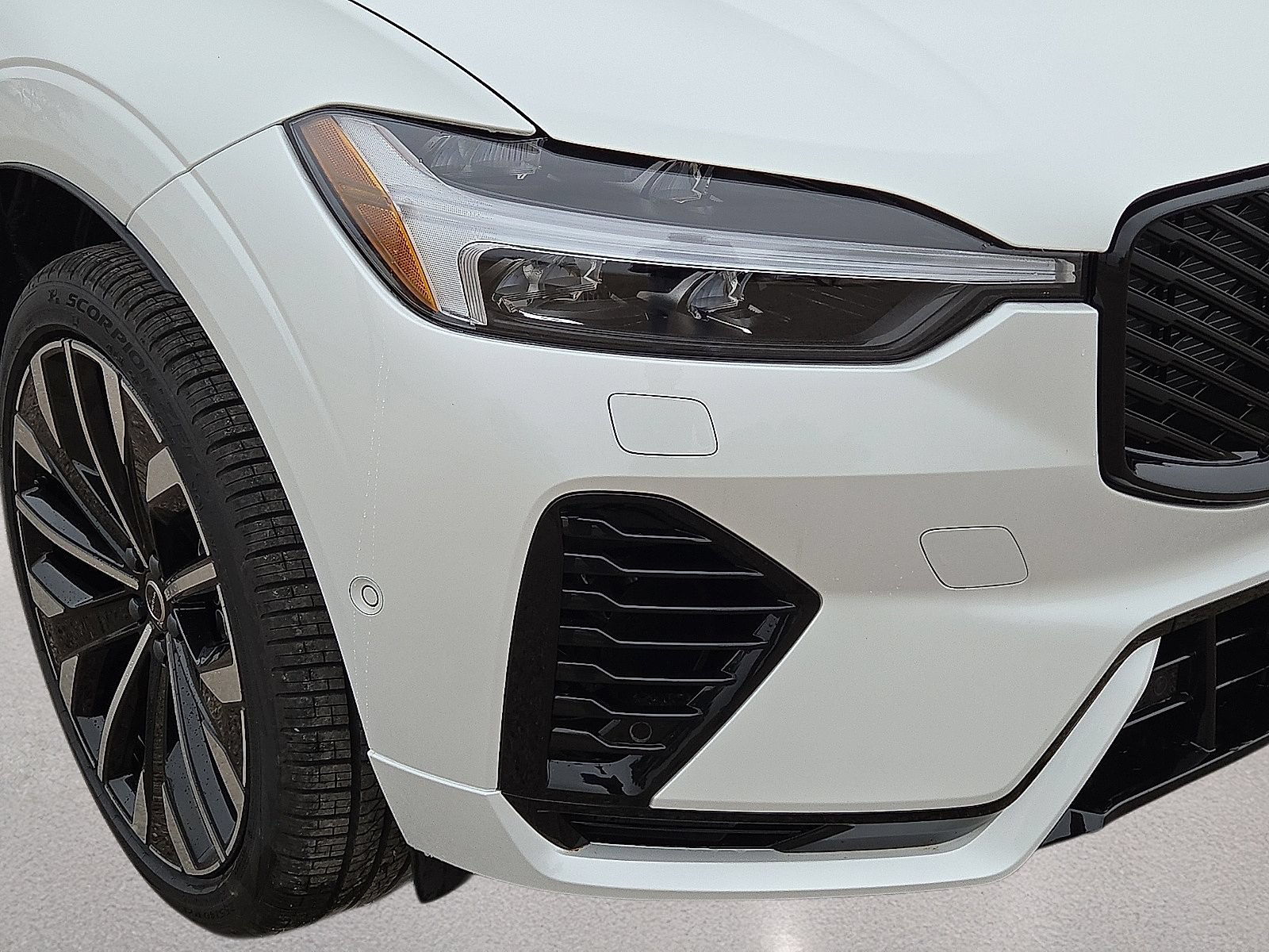 New 2026 Volvo XC60 T8 Ultra w/ Protection Package Premier AWD/4WD image 6