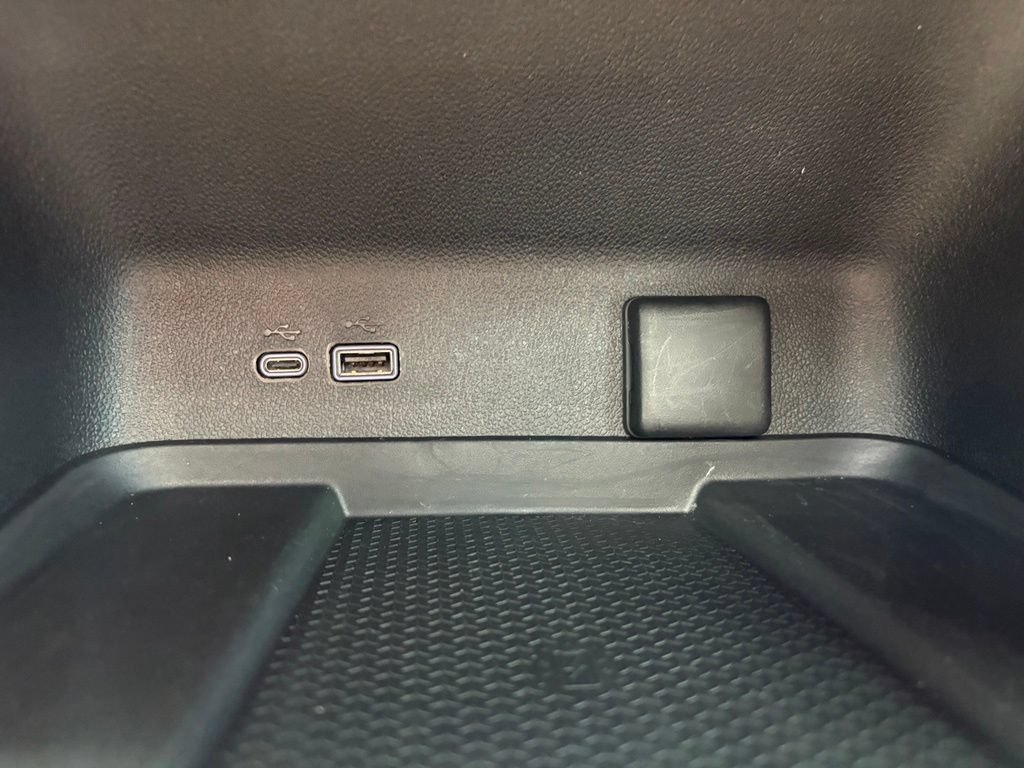 Used 2025 Chevrolet Traverse RS w/ LPO, Floor Liner Package FWD image 25
