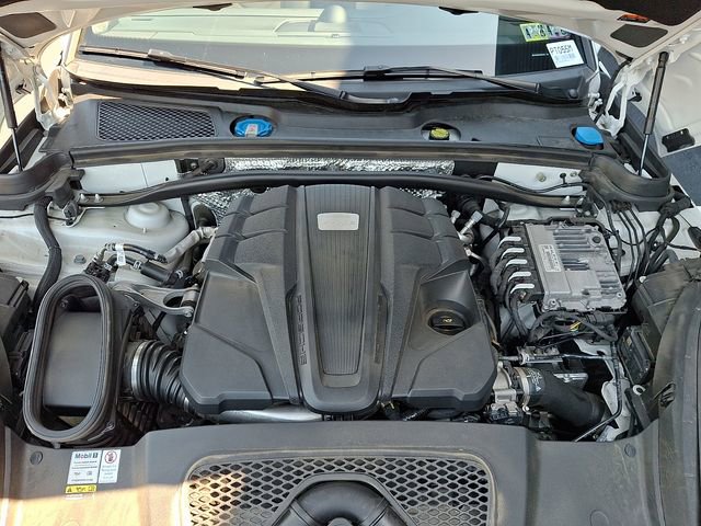 Certified 2022 Porsche Macan S AWD/4WD image 30