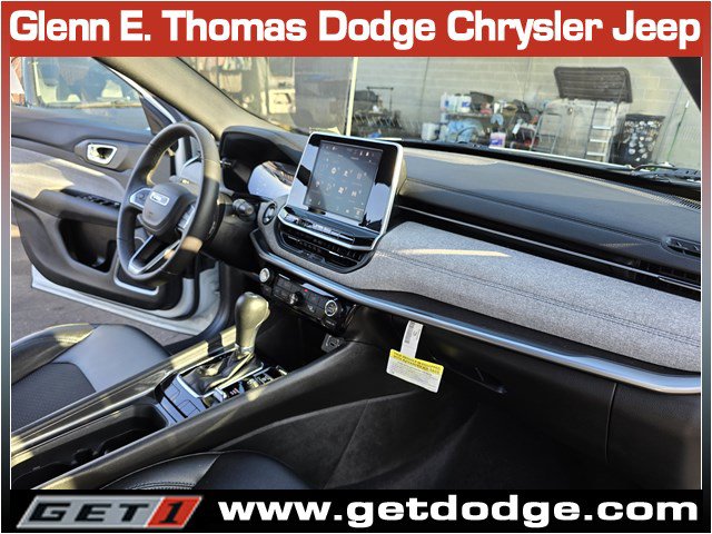 Certified 2025 Jeep Compass Latitude AWD/4WD image 32