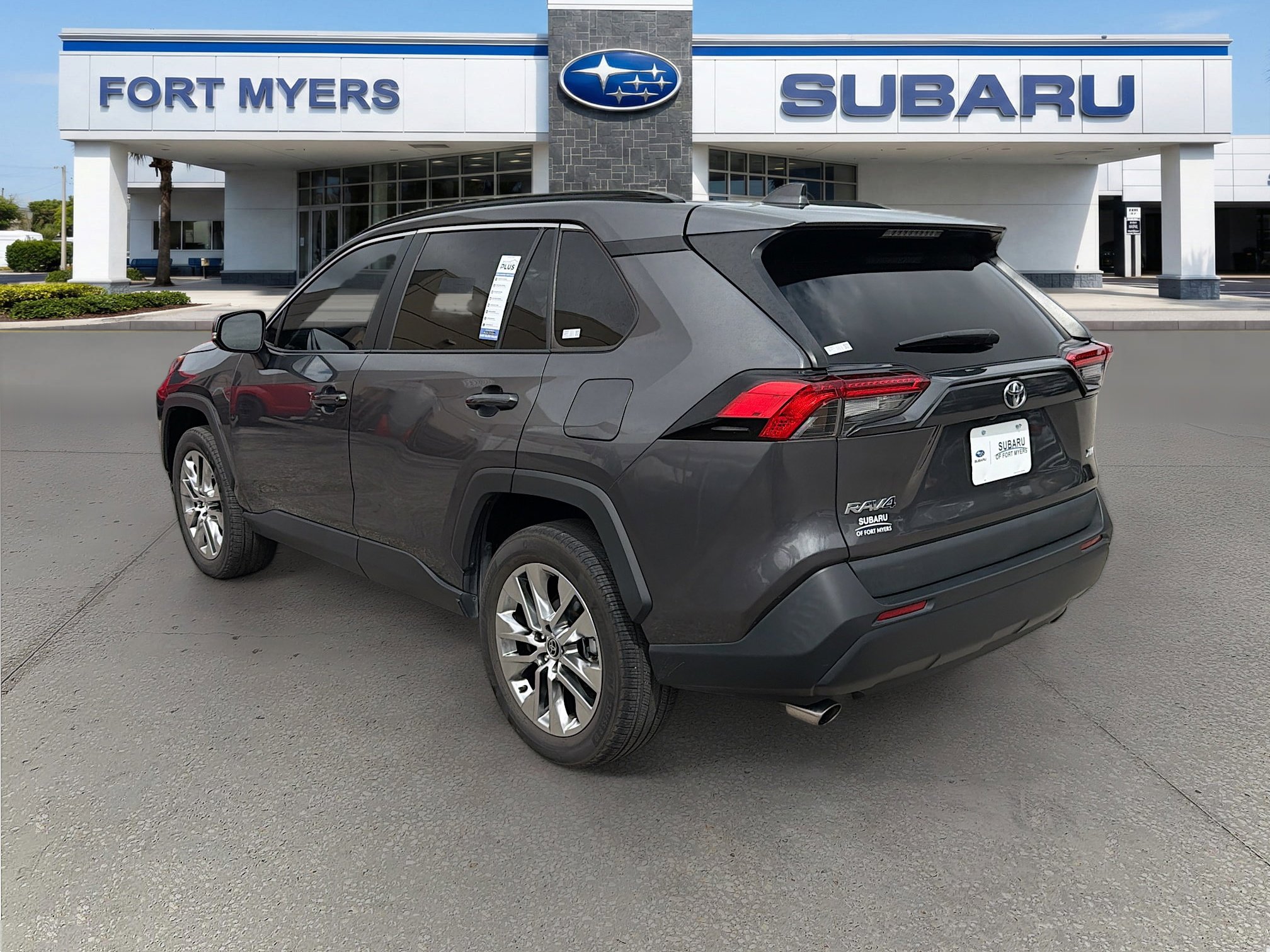 Used 2021 Toyota RAV4 XLE Premium image 5