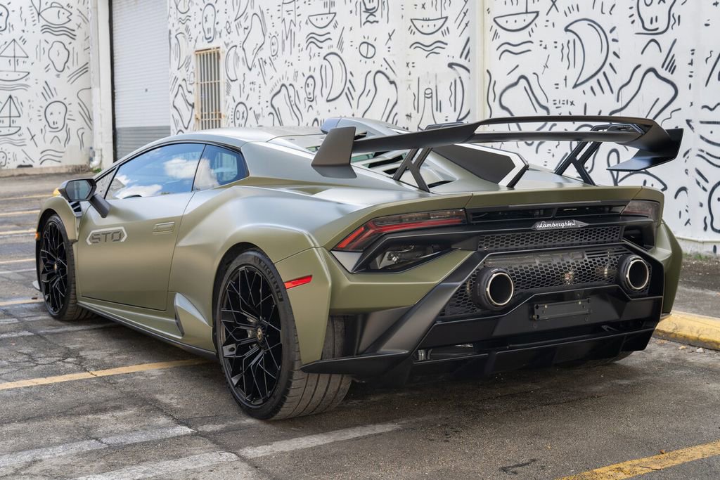 Used 2022 Lamborghini Huracan STO image 5