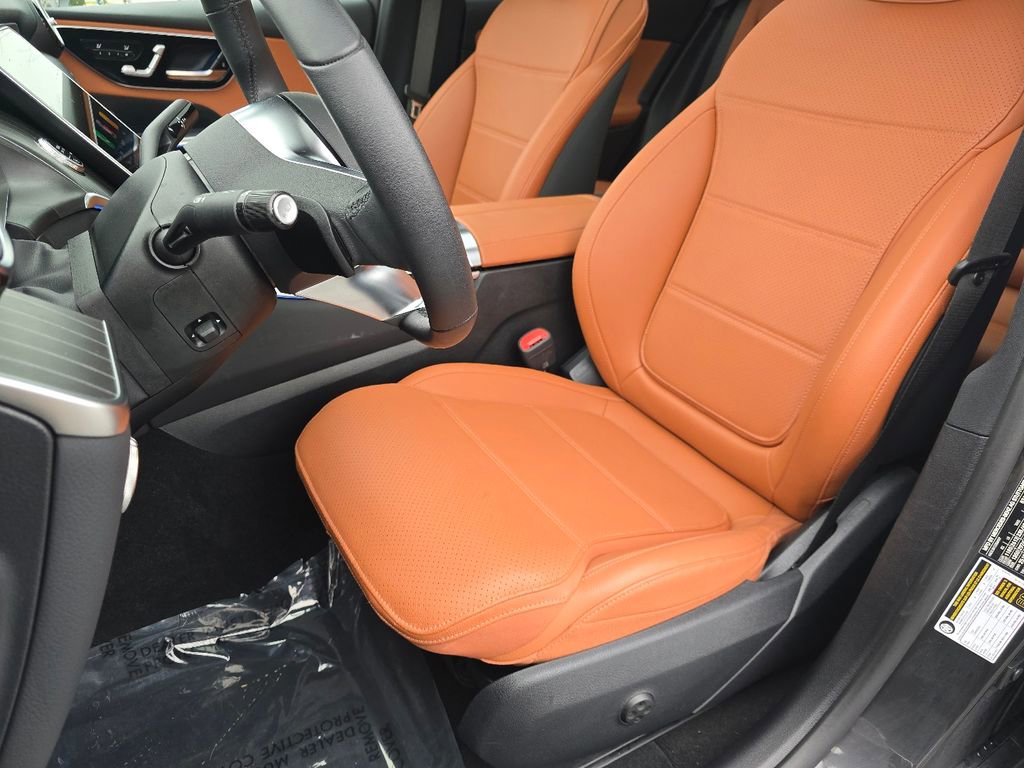 Used 2025 Mercedes-Benz GLC 300 4MATIC image 24