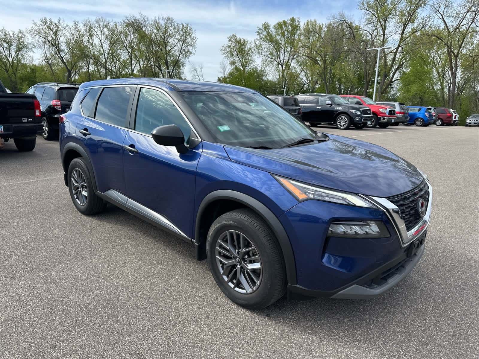 Used 2023 Nissan Rogue S AWD/4WD image 5