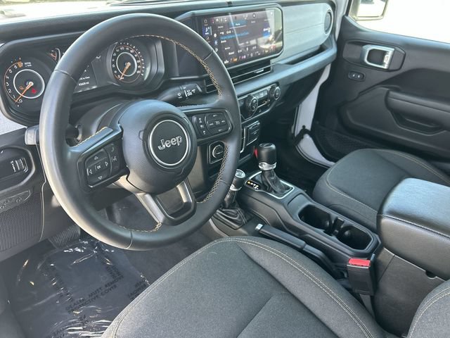 Certified 2025 Jeep Gladiator Sport AWD/4WD image 17
