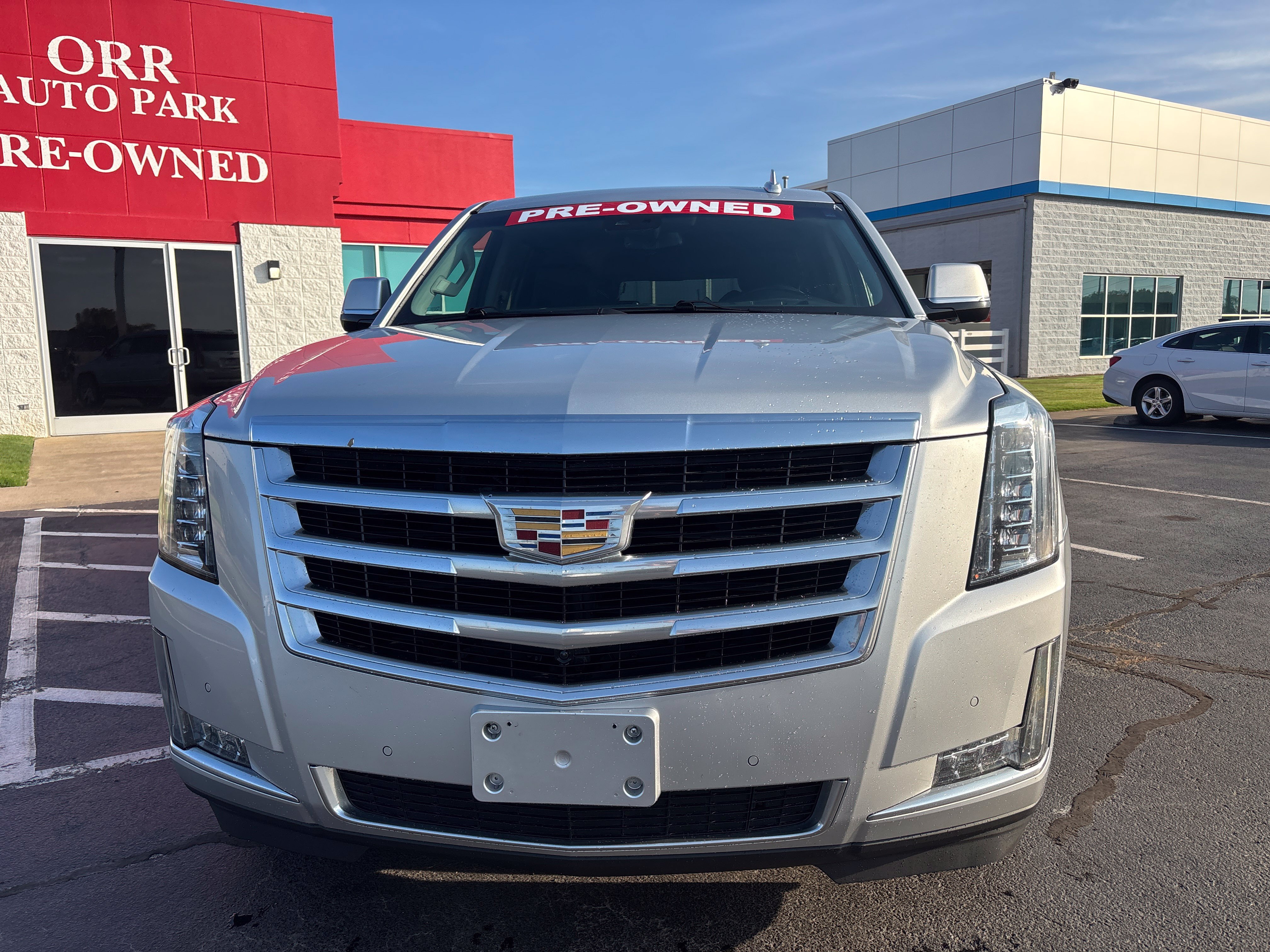 Used 2019 Cadillac Escalade ESV Luxury AWD/4WD image 2