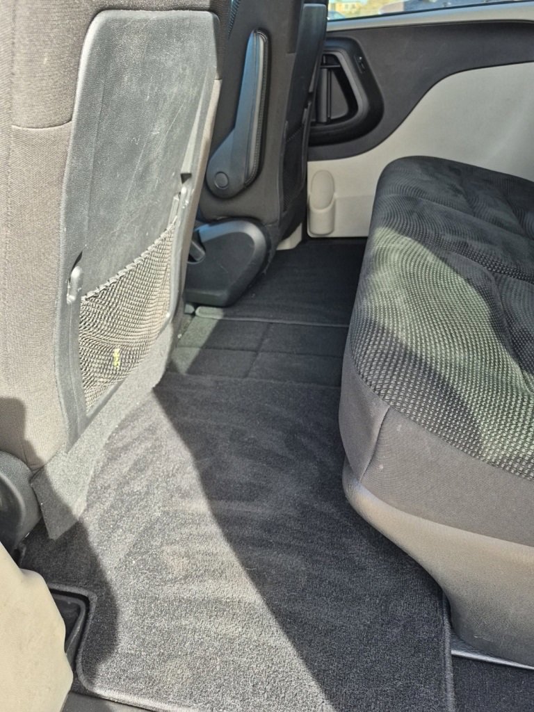 Used 2020 Dodge Grand Caravan SE w/ UConnect Hands-Free Group image 26