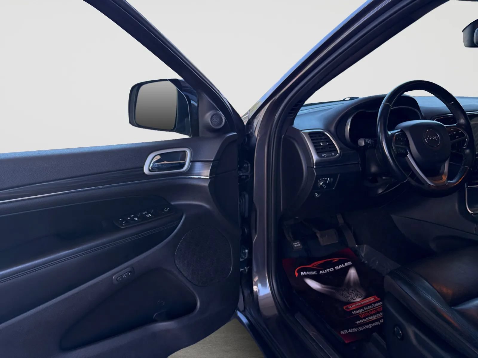 Used 2020 Jeep Grand Cherokee Limited AWD/4WD image 11