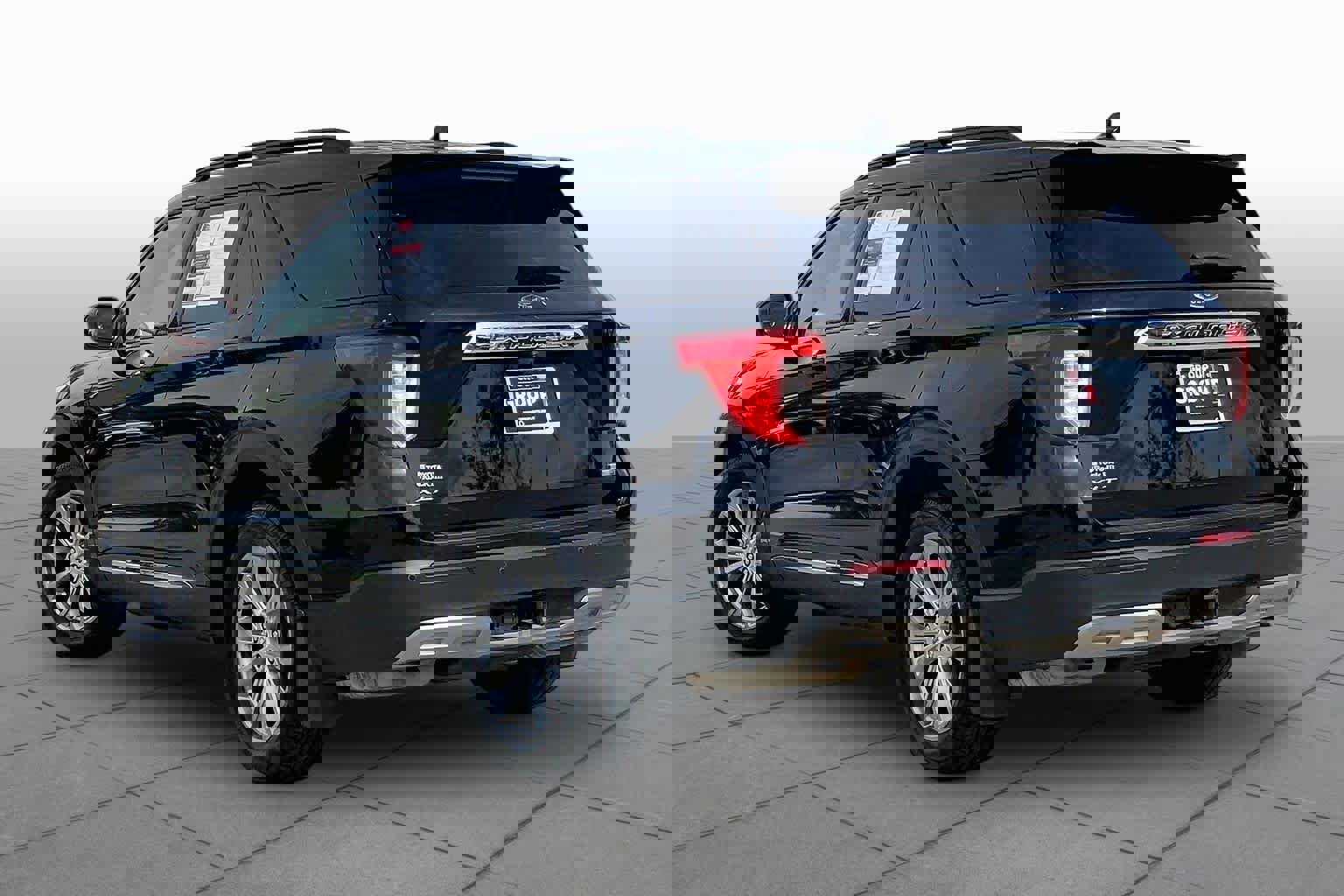 Used 2020 Ford Explorer XLT w/ Equipment Group 202A image 12