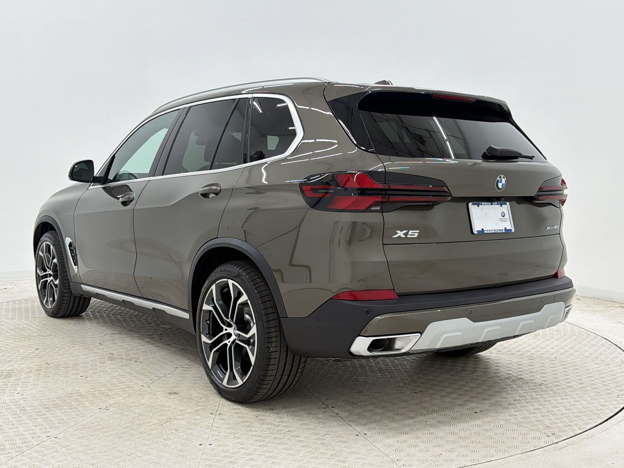 New 2026 BMW X5 xDrive40i w/ Climate Comfort Package AWD/4WD image 3