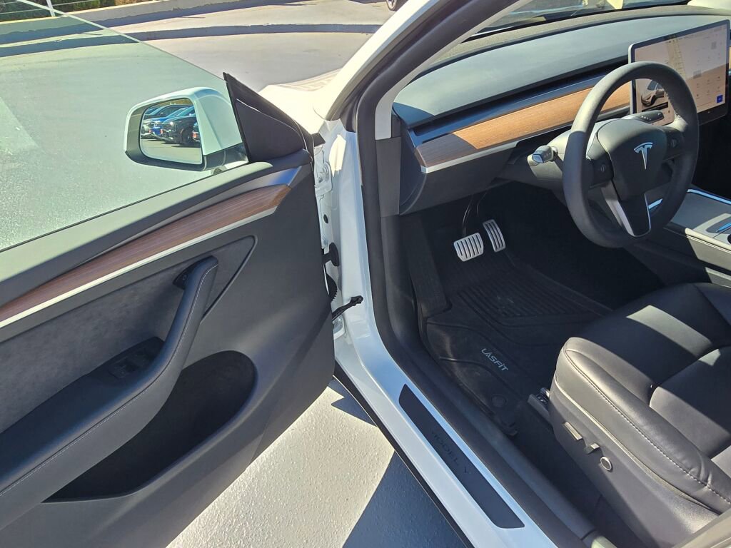 Used 2024 Tesla Model Y Performance AWD/4WD image 19