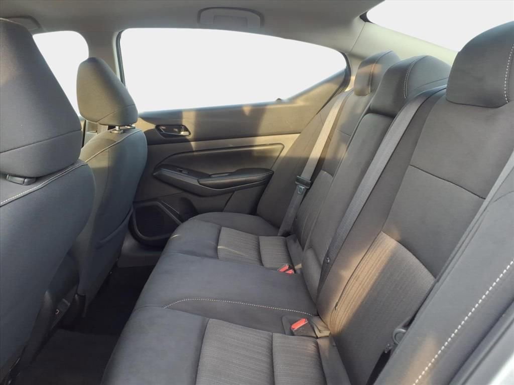 Used 2024 Nissan Altima 2.5 SV image 14