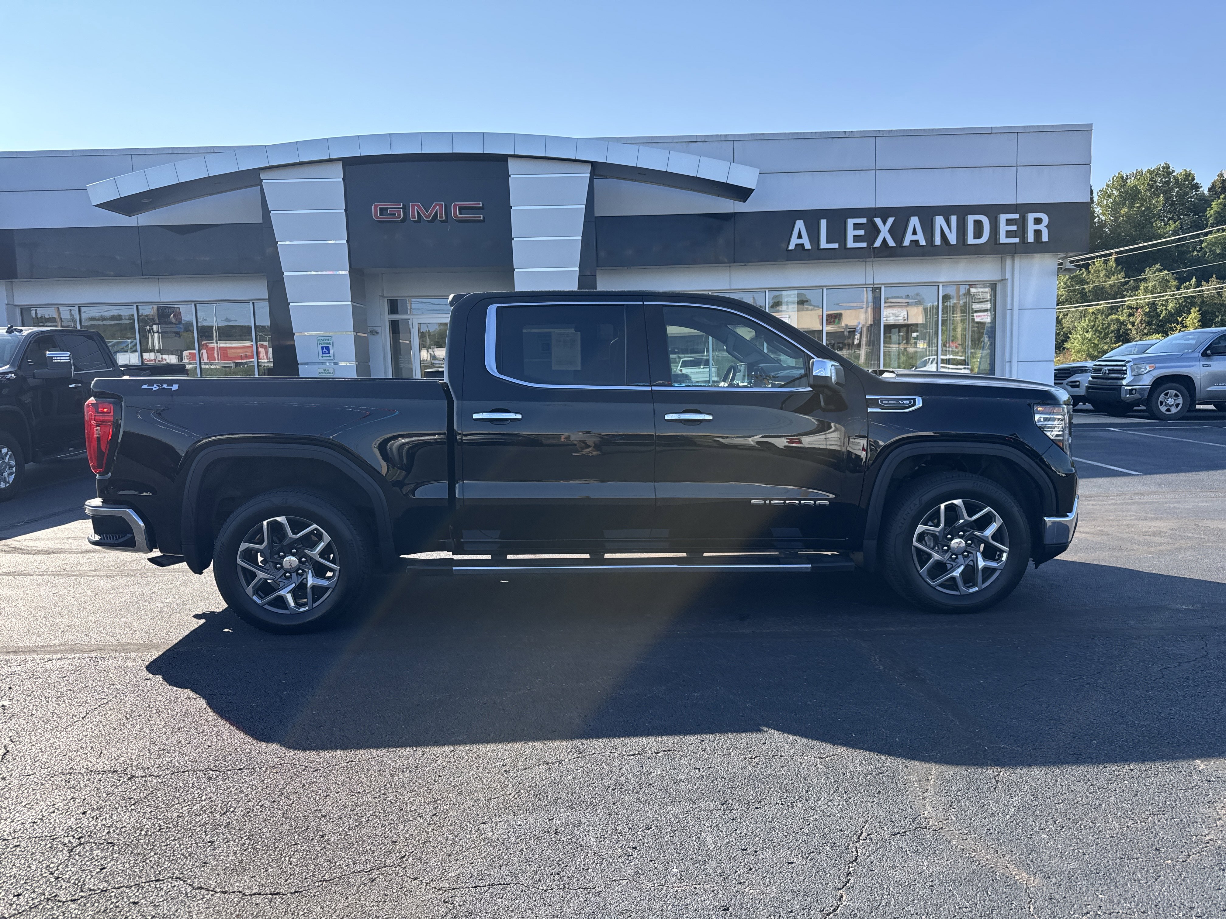 Used 2022 GMC Sierra 1500 SLT w/ SLT Premium Package video 2