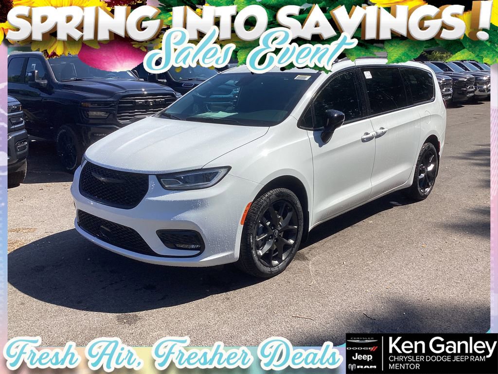 New 2026 Chrysler Pacifica Limited w/ Uconnect Theater Family Group image 3