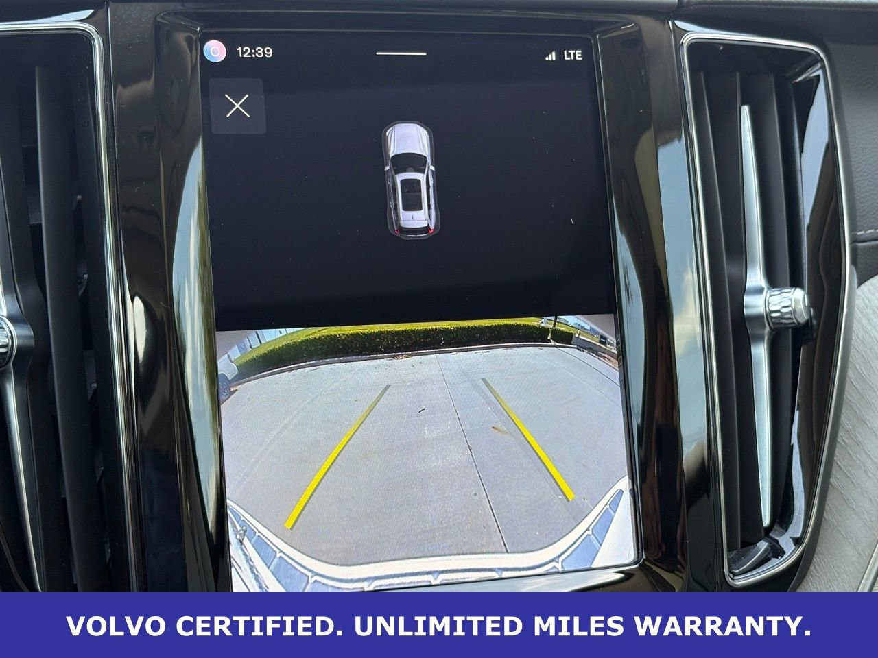 Certified 2023 Volvo XC60 B5 Ultimate w/ Climate Package image 24