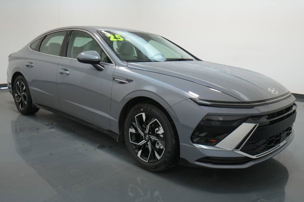 New 2025 Hyundai Sonata SEL image 2