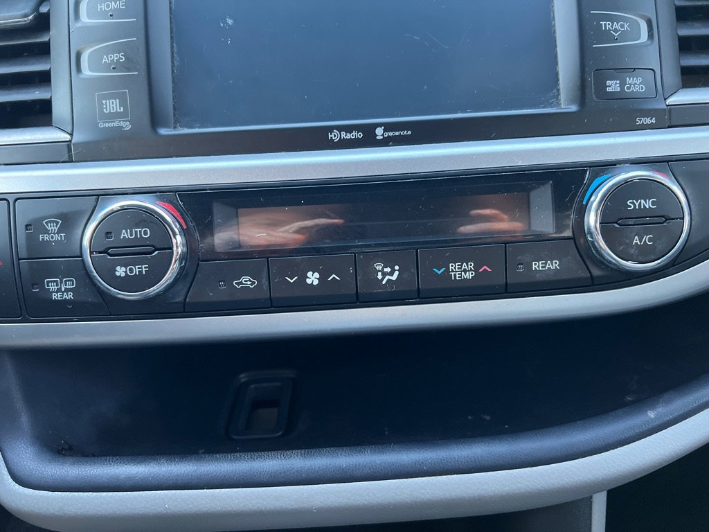 Used 2015 Toyota Highlander Limited image 16