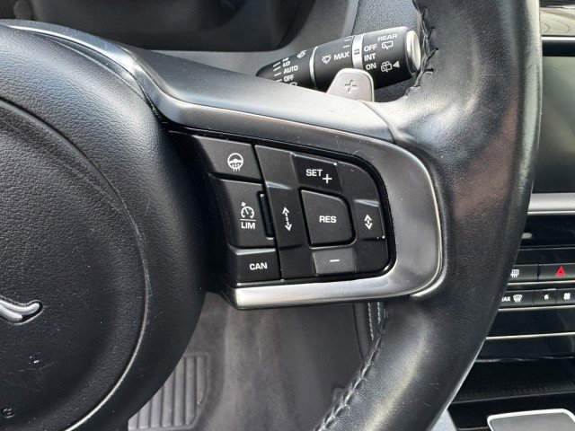 Used 2017 Jaguar F-PACE S image 9