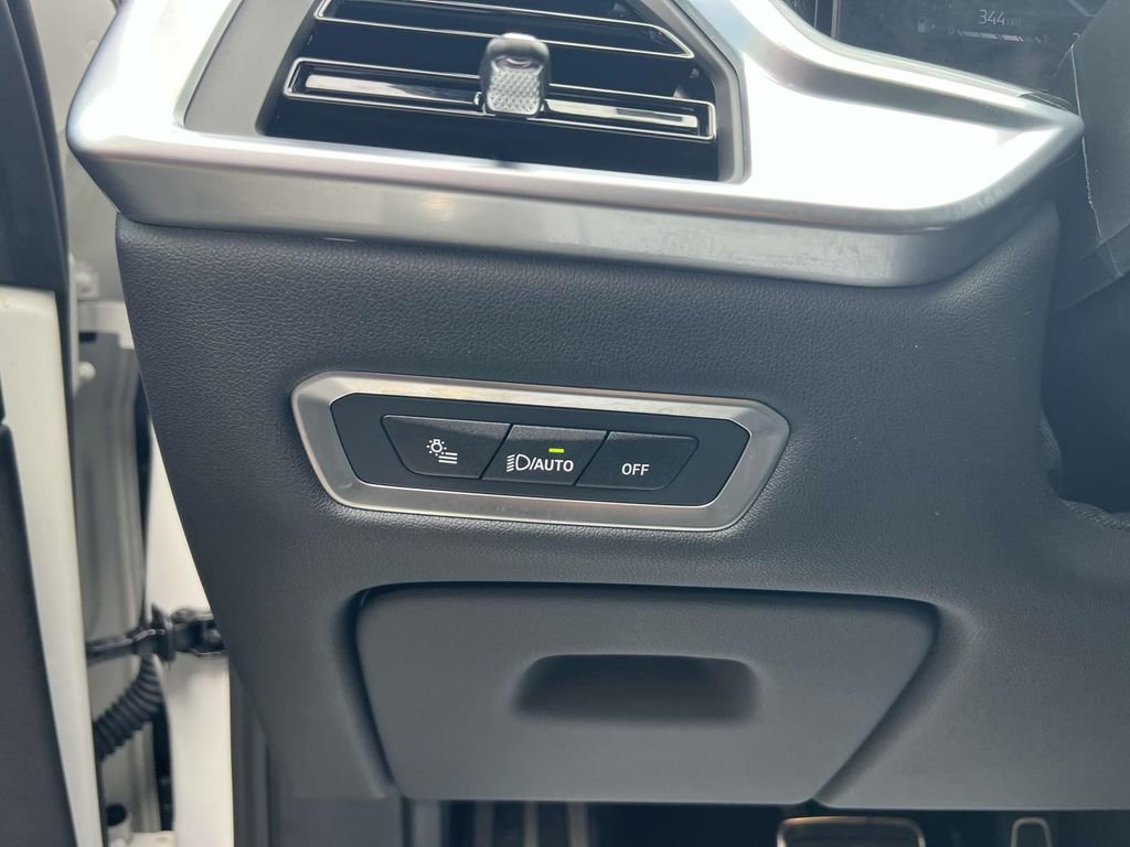 Used 2024 BMW X7 xDrive40i w/ M Sport Package image 19