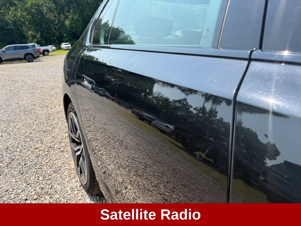 Used 2025 BMW 740i xDrive AWD/4WD image 16