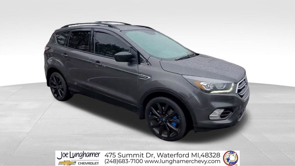 Used 2017 Ford Escape SE w/ SE Sport Appearance Package video 2