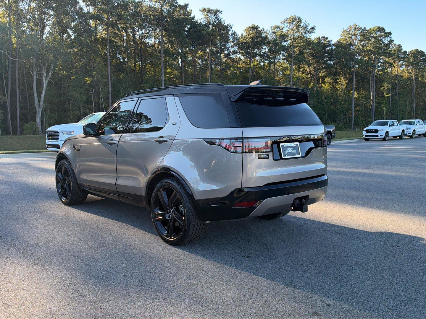 Used 2025 Land Rover Discovery Dynamic SE AWD/4WD image 6