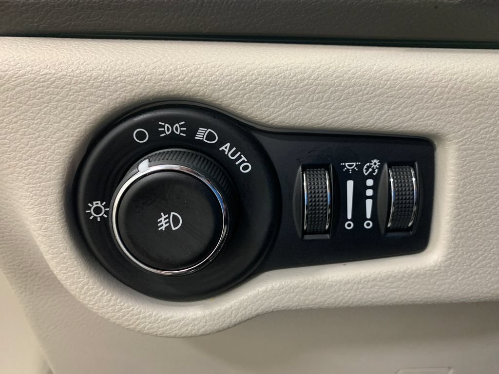 Used 2019 Chrysler Pacifica Touring-L Plus FWD image 26