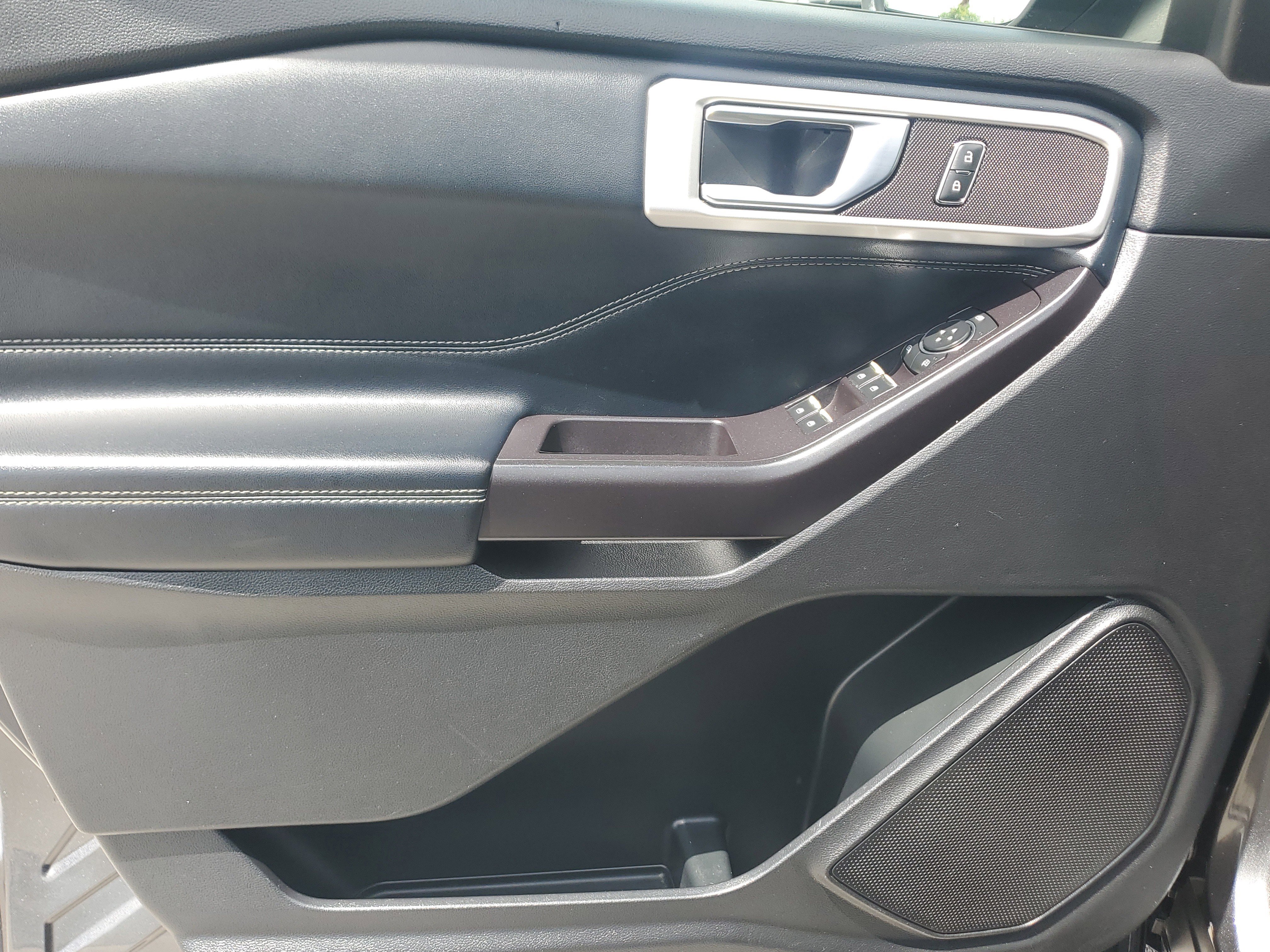 Used 2020 Ford Explorer XLT w/ Equipment Group 202A image 23