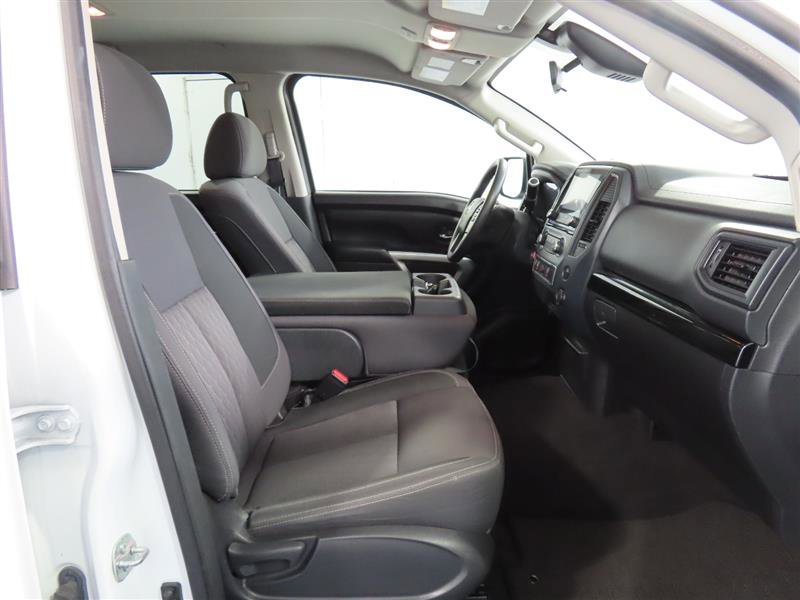 Used 2022 Nissan Titan SV image 31