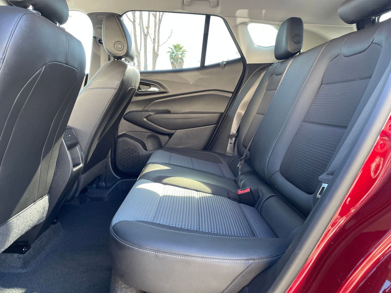 Used 2025 Chevrolet Trax LT image 27